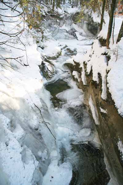 Hausbachklamm im Winter - bachaufwärtst von der Brücke zur Kapfmühle